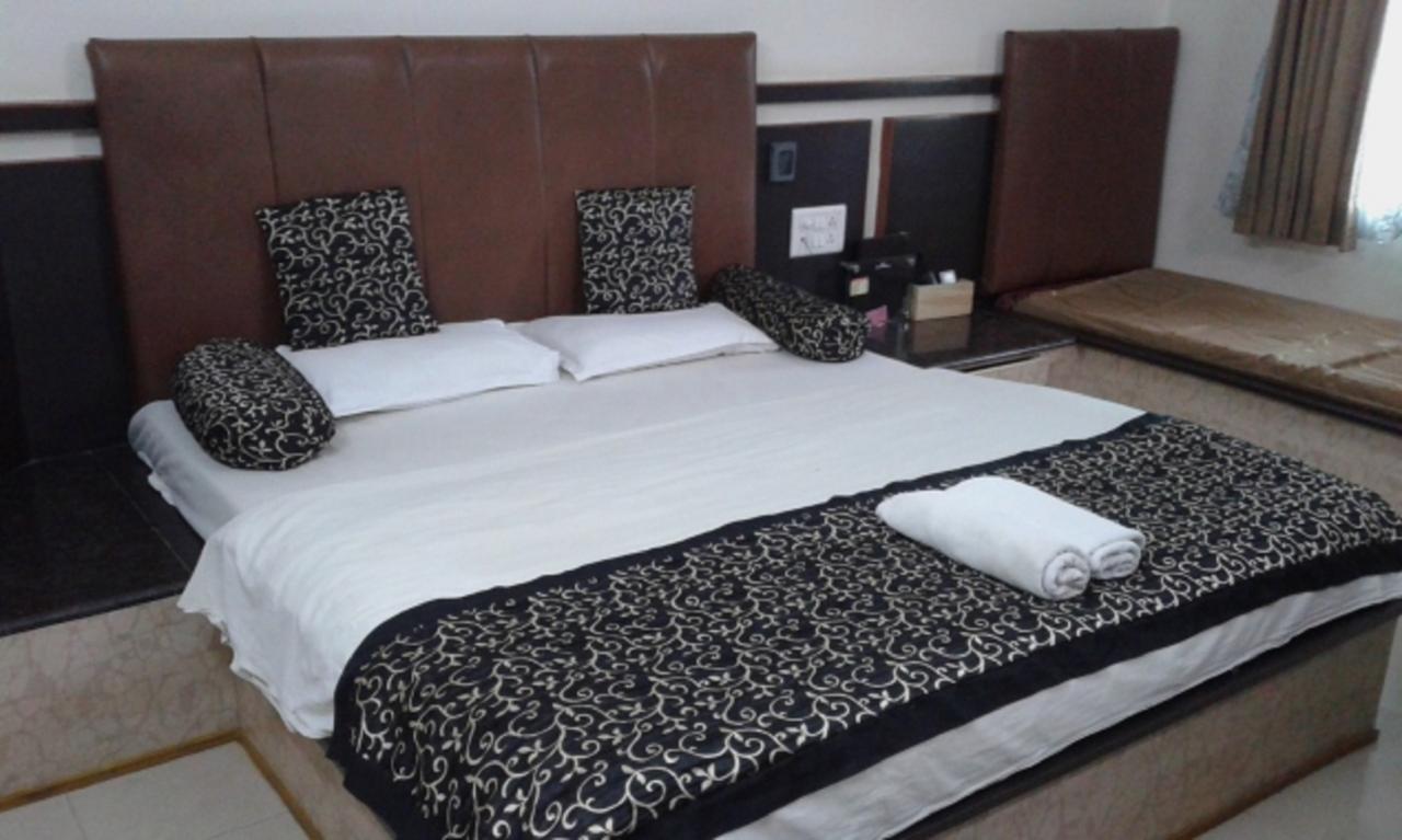 Savshanti Lake Resort Сапутара Екстериор снимка