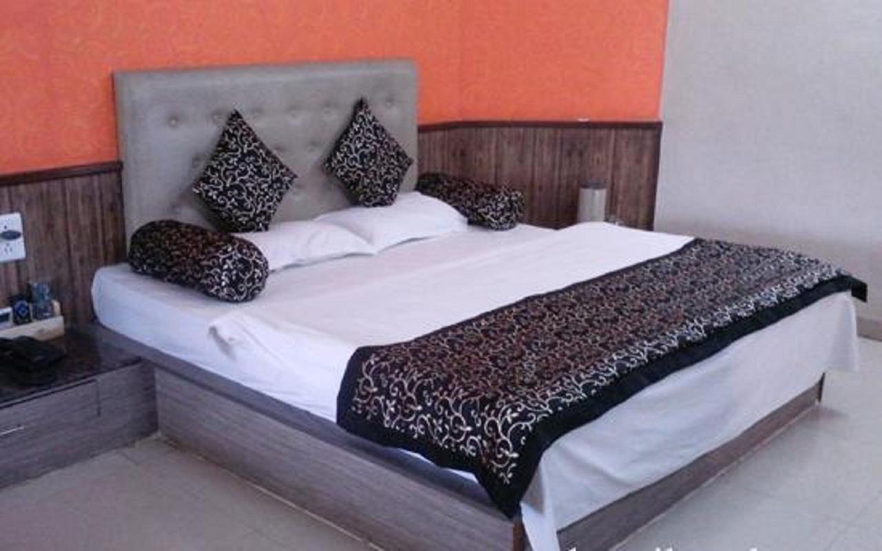 Savshanti Lake Resort Сапутара Екстериор снимка