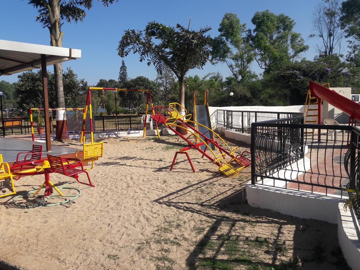 Savshanti Lake Resort Сапутара Екстериор снимка
