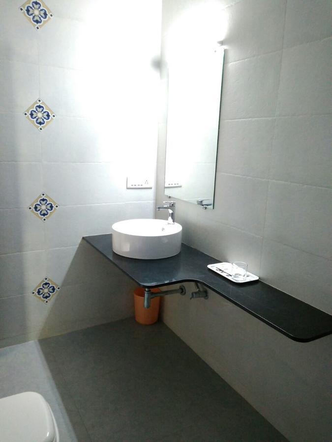 Savshanti Lake Resort Сапутара Екстериор снимка