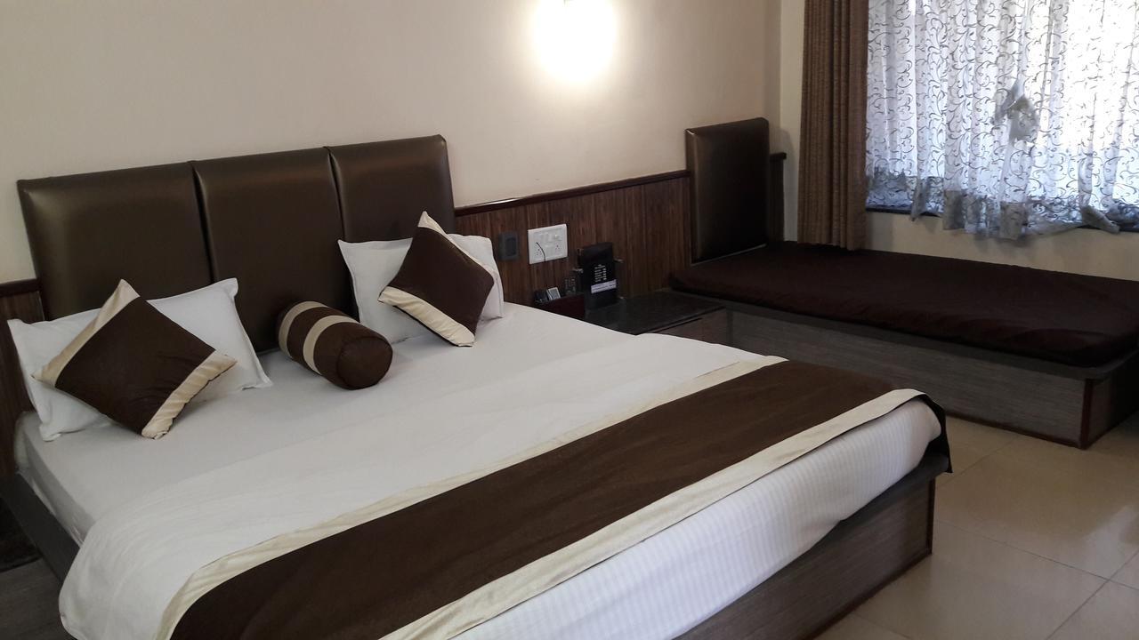 Savshanti Lake Resort Сапутара Екстериор снимка