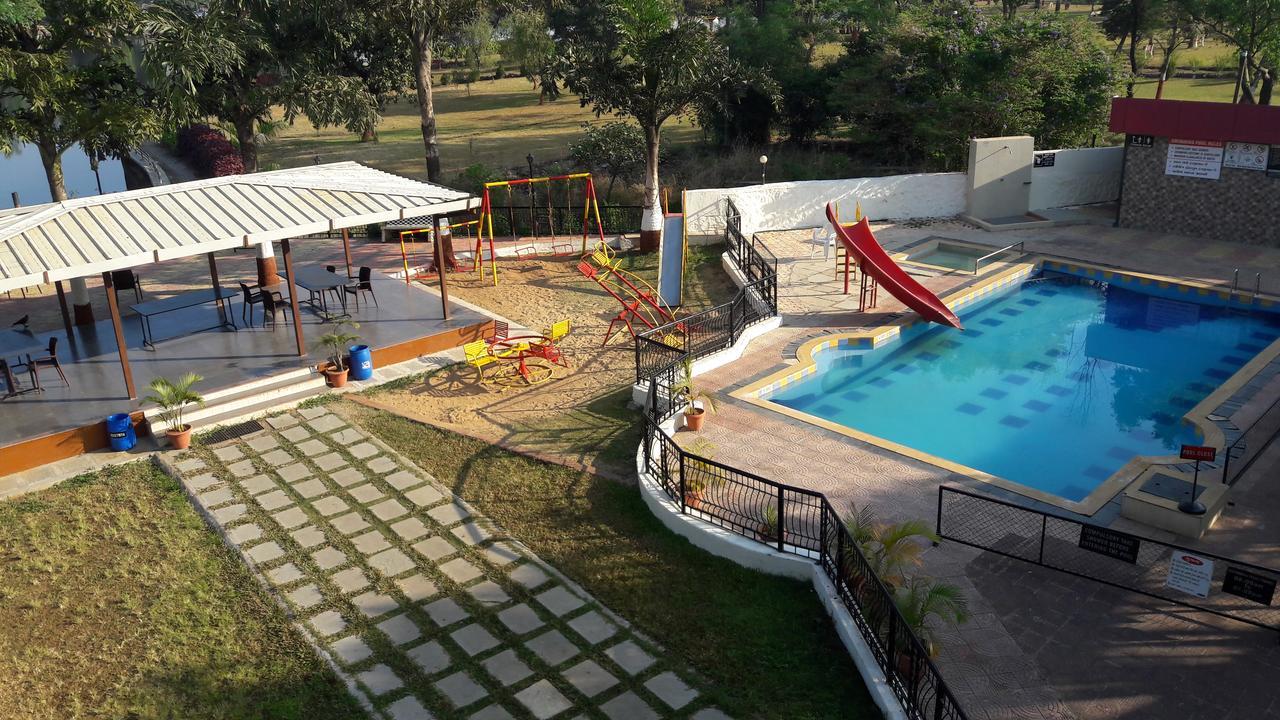 Savshanti Lake Resort Сапутара Екстериор снимка